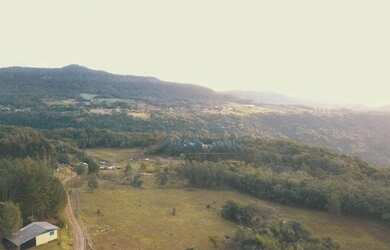 Imagem: O terreno possui 66.600m² de Área e está localizado em Gramado