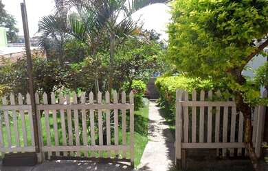 Imagem: A casa possui 1 Dormitório, 1 Banheiro, 1 Vaga na garagem e