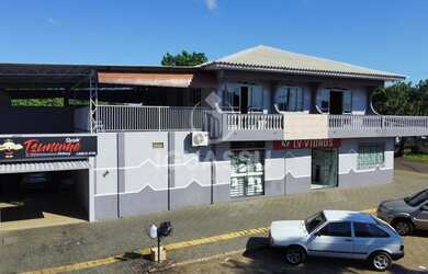 Imagem: A casa possui 2 Dormitórios, 1 Banheiro, 3 Vagas na garagem