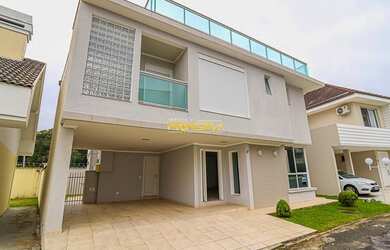 Imagem: A casa possui 4 Dormitórios, 4 Banheiros, 2 Vagas na garagem