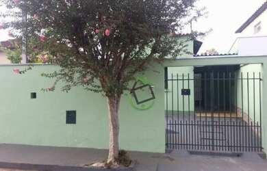 Imagem: A casa possui 2 Dormitórios, 1 Banheiro, 1 Vaga na garagem