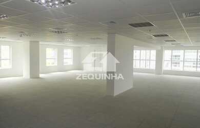 Imagem: O depósito possui 5 Vagas na garagem, 252m² de Área e está