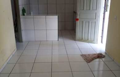 Imagem: A casa possui 2 Dormitórios, 2 Banheiros, 2 Vagas na garagem