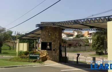 Imagem: O terreno possui 800m² de Área e está localizado em Parque