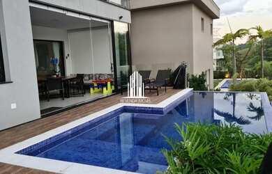 Imagem: A casa possui 4 Dormitórios, 5 Banheiros, 5 Vagas na garagem