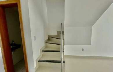 Imagem: A casa possui 2 Dormitórios, 2 Banheiros, 1 Vaga na garagem