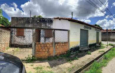 Imagem: A casa possui 3 Dormitórios e está localizado em Pedra Mole