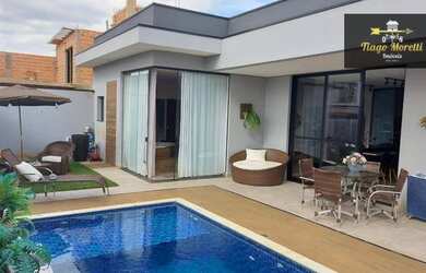 Imagem: A casa em condomínio possui 3 Dormitórios, 2 Banheiros, 4