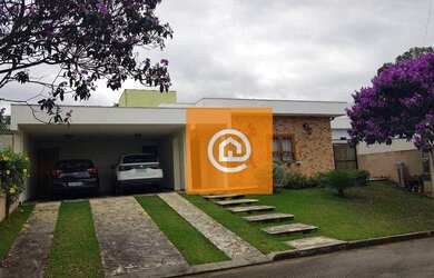 Imagem: A casa em condomínio para alugar possui 4 Dormitórios, 4 Banheiros