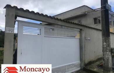 Imagem: A casa possui 3 Dormitórios, 2 Banheiros, 1 Vaga na garagem