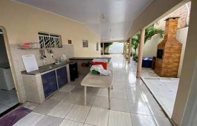 Imagem: A casa possui 3 Dormitórios, 1 Banheiro, 1 Vaga na garagem