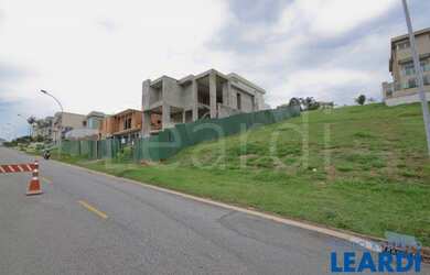 Imagem: O terreno possui 441m² de Área e está localizado em Alphaville