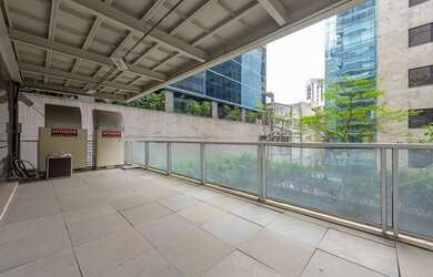 Imagem: O depósito possui 4 Vagas na garagem e 356m² de Área e está