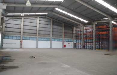 Imagem 3: Galpão 3900 metros galpão mais 600 metros escritório com porta pallets