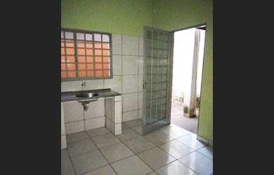 Imagem: A casa possui 2 Dormitórios, 1 Banheiro, 1 Vaga na garagem