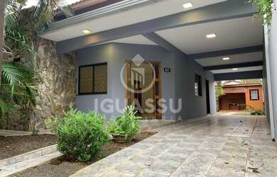 Imagem: A casa possui 2 Dormitórios, 1 Banheiro, 2 Vagas na garagem