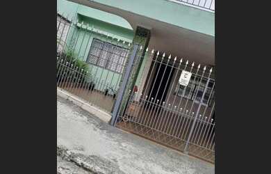 Imagem: A casa possui 2 Dormitórios, 1 Banheiro, 1 Vaga na garagem