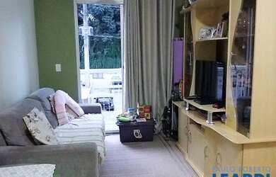 Imagem: O apartamento possui 3 Dormitórios, 1 Banheiro, 1 Vaga na garagem