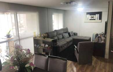 Imagem: O apartamento possui 3 Dormitórios, 1 Banheiro, 3 Vagas na