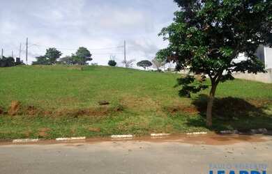 Imagem: O terreno possui 292m² de Área e está localizado em Suru