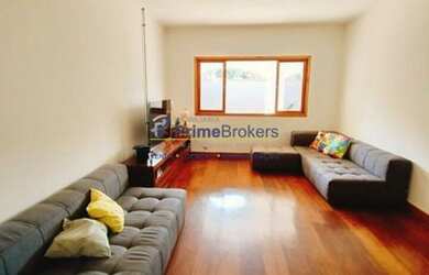 Imagem: O depósito possui 2 Vagas na garagem, 275m² de Área e está