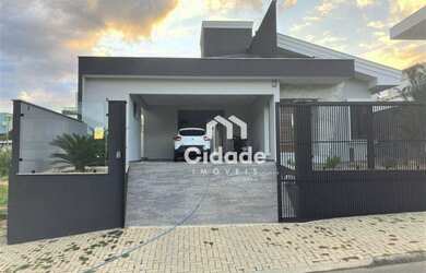 Imagem: A casa possui 4 Dormitórios, 3 Banheiros, 2 Vagas na garagem