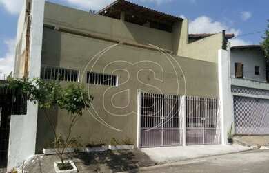 Imagem: A casa possui 3 Dormitórios, 5 Banheiros, 3 Vagas na garagem