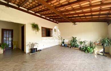 Imagem: A casa possui 3 Dormitórios, 2 Banheiros, 100m² de Área e