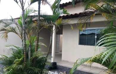 Imagem: A casa possui 3 Dormitórios, 1 Banheiro, 3 Vagas na garagem