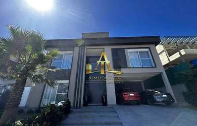 Imagem: A casa em condomínio possui 4 Dormitórios, 5 Banheiros, 4