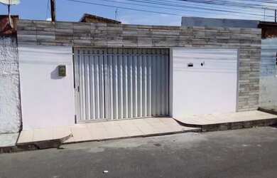 Imagem: A casa possui 2 Dormitórios, 2 Banheiros, 4 Vagas na garagem