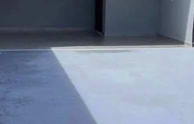 Imagem: A casa possui 3 Dormitórios, 3 Banheiros, 2 Vagas na garagem