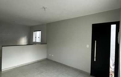 Imagem: A casa possui 2 Dormitórios, 2 Banheiros, 1 Vaga na garagem