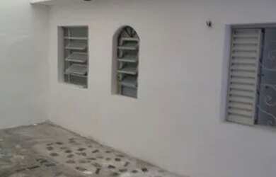 Imagem: A casa possui 1 Dormitório, 1 Banheiro, 2 Vagas na garagem