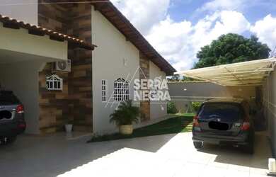 Imagem: A casa em condomínio possui 4 Dormitórios, 2 Banheiros e 450m²