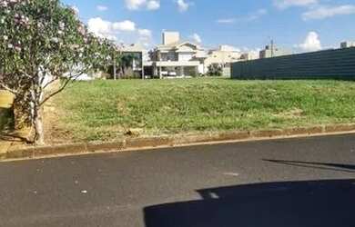 Imagem: O terreno possui 484m² de Área e está localizado em São