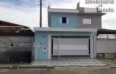 Imagem: A casa possui 3 Dormitórios, 3 Banheiros, 2 Vagas na garagem