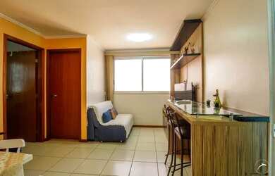 Imagem: O apartamento possui 1 Dormitório, 1 Banheiro, 1 Vaga na garagem