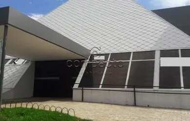 Imagem: O depósito possui 5 Vagas na garagem, 750m² de Área e está