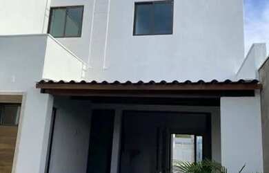 Imagem: A casa possui 4 Dormitórios, 5 Banheiros, 3 Vagas na garagem