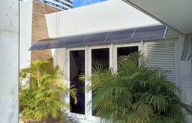 Imagem: A casa possui 3 Dormitórios, 4 Banheiros, 3 Vagas na garagem