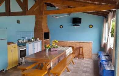 Imagem 9: Casa ao lado da escola no Costa Azul