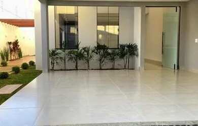 Imagem: A casa possui 3 Dormitórios, 3 Banheiros, 3 Vagas na garagem