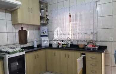 Imagem: A casa possui 2 Dormitórios, 1 Banheiro, 2 Vagas na garagem