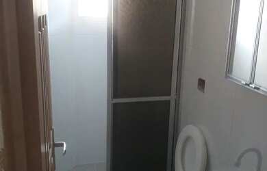 Imagem 3: Aluga-se. 1 Banheiroe1 Dormitório