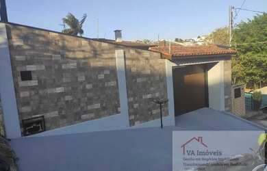 Imagem: A casa possui 4 Dormitórios, 3 Banheiros, 4 Vagas na garagem