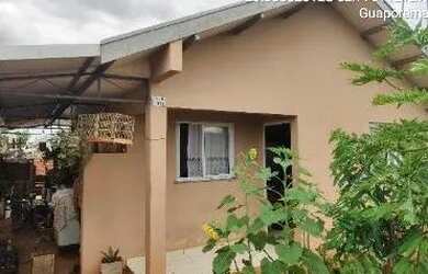 Imagem: A casa possui 2 Dormitórios, 1 Banheiro, 1 Vaga na garagem