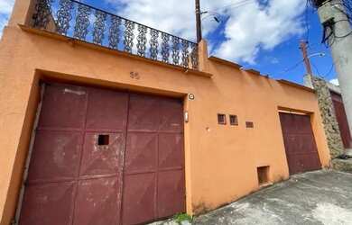 Imagem: A casa possui 2 Dormitórios, 2 Banheiros, 3 Vagas na garagem