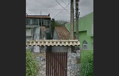 Imagem: A casa possui 3 Dormitórios, 2 Banheiros e está localizado