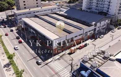 Imagem: O depósito possui 5 Vagas na garagem, 1.960m² de Área e